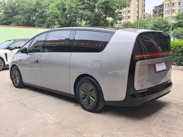 Li Auto MEGA 2025