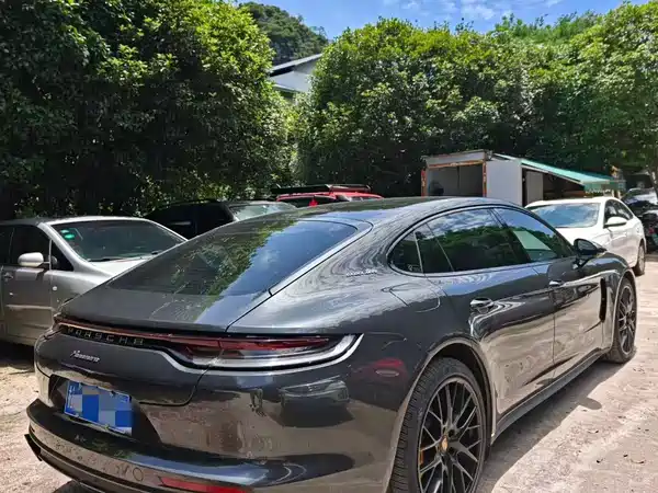 Porsche Panamera 2021