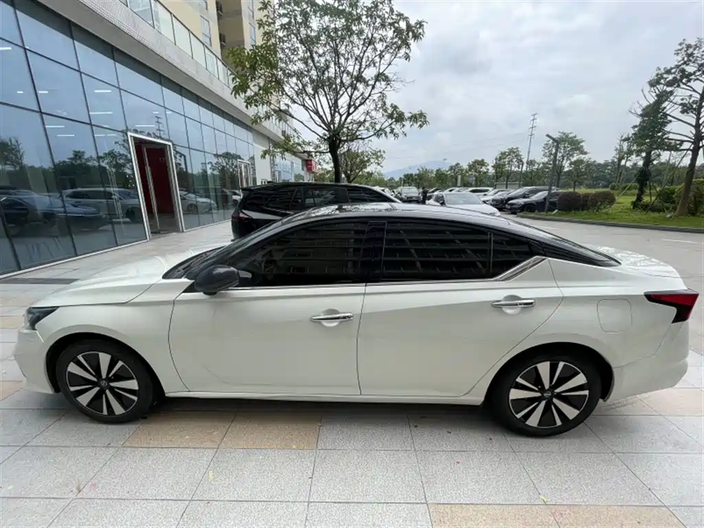 Nissan Teana 2022