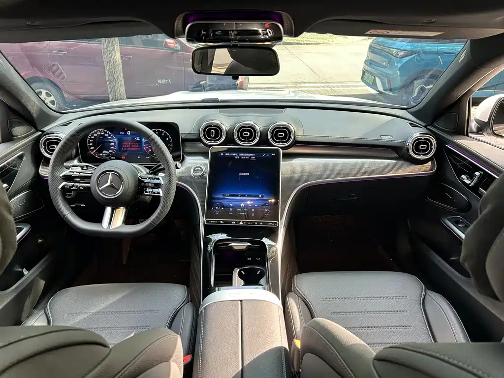 Mercedes-Benz C-Class 2025 — фото 13