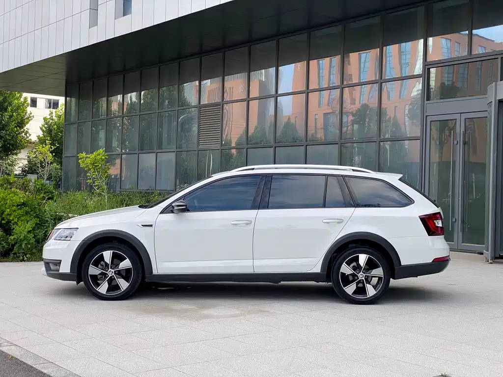 Skoda Octavia 2019 — фото 10