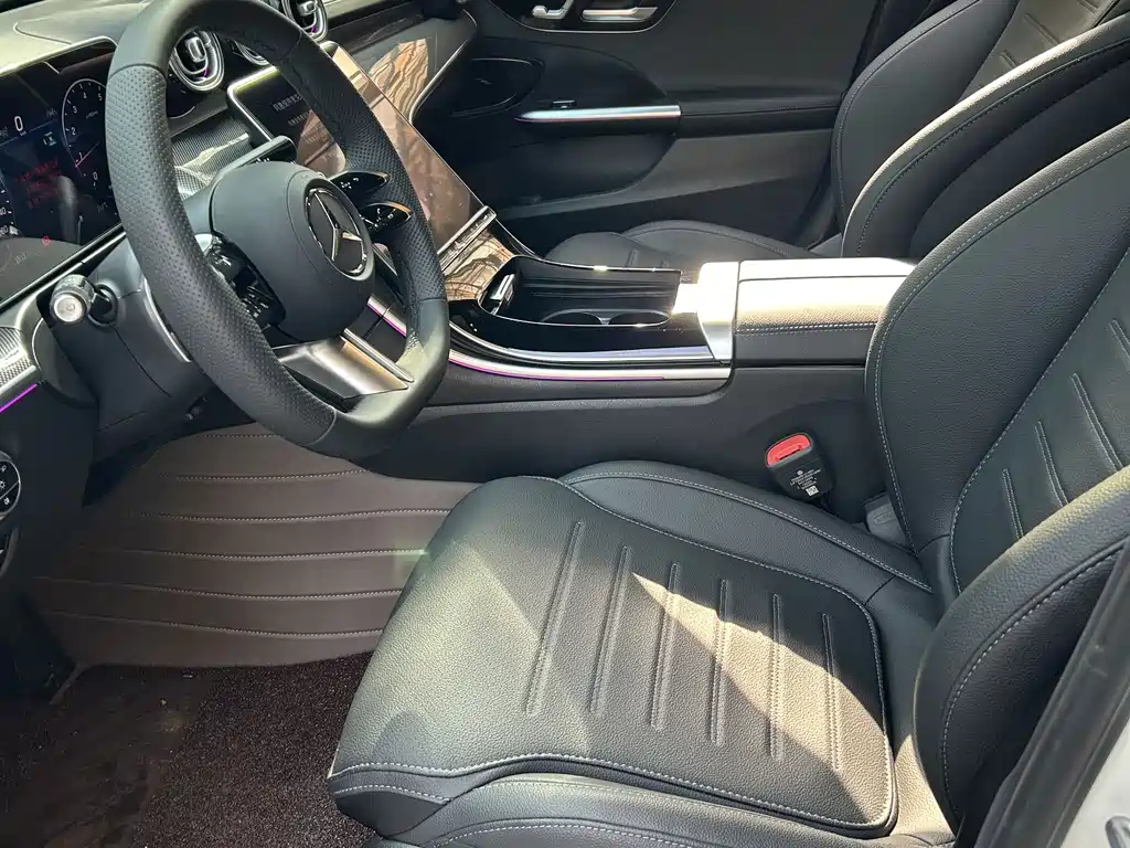 Mercedes-Benz C-Class 2025 — фото 11