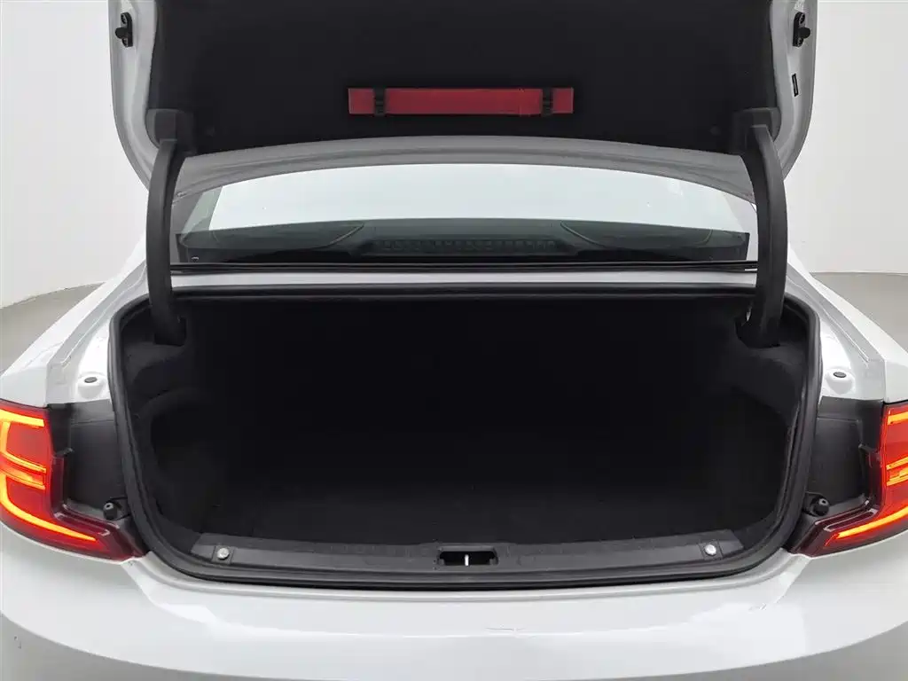 Volvo S90 2017 — фото 16