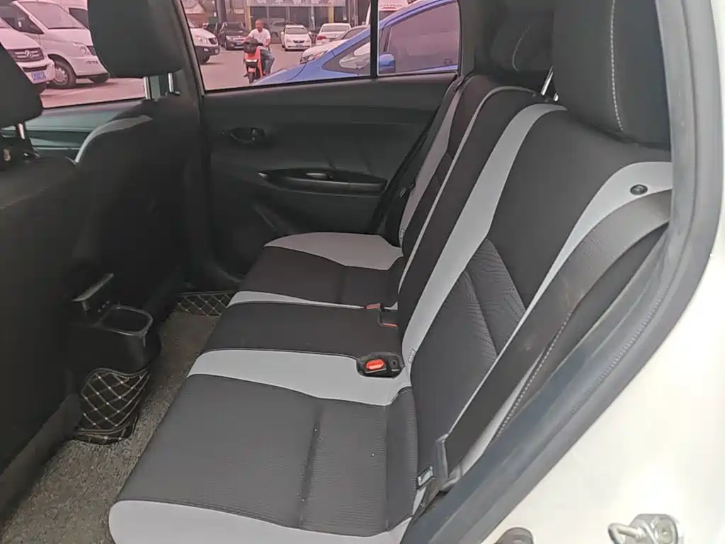 Toyota Yaris L 2020 — фото 17