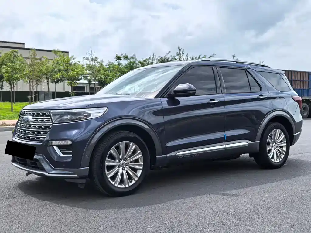 Ford Explorer 2021 — фото 1