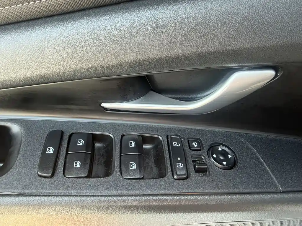 Hyundai Elantra 2022 — фото 12