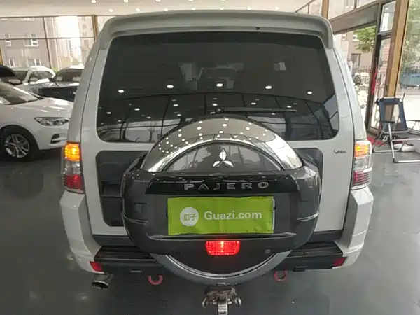 Mitsubishi Pajero 2018