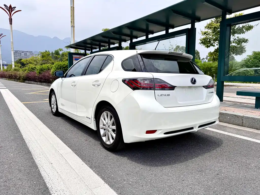 Lexus CT 2013 — фото 14