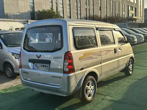 Wuling Rongguang 2015