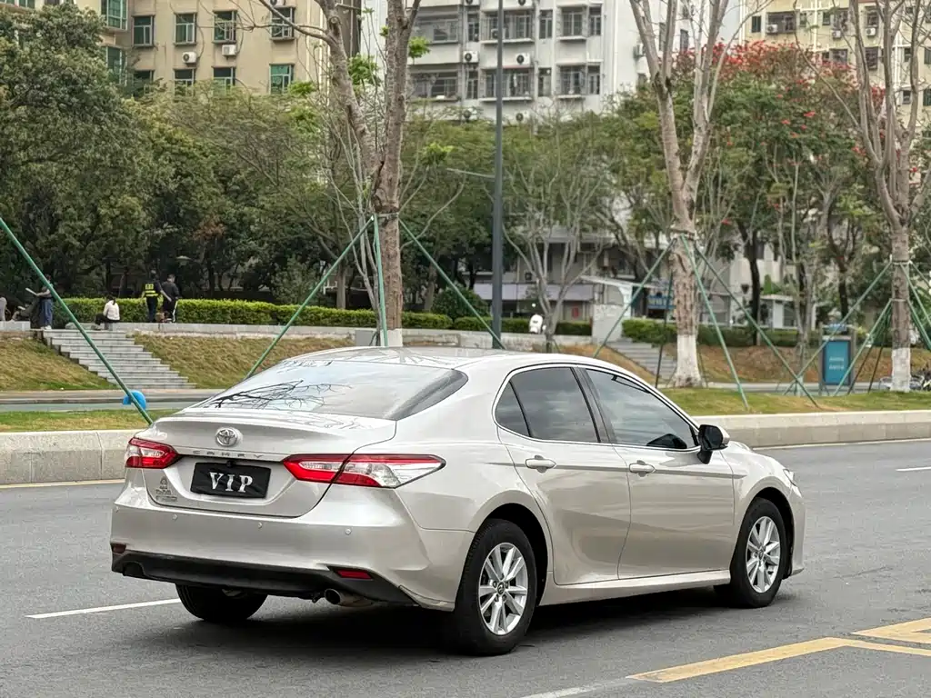 Toyota Camry 2018 — фото 8