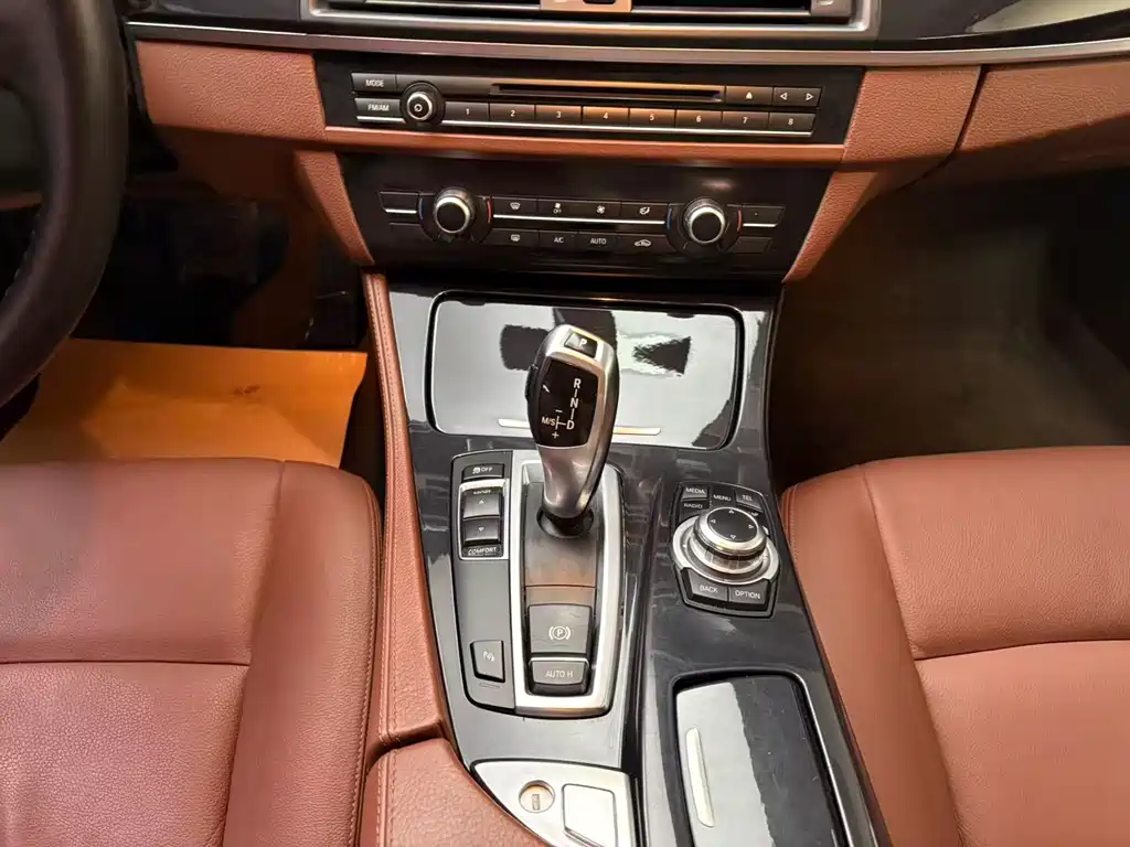 BMW 5 Series 2014 — фото 19