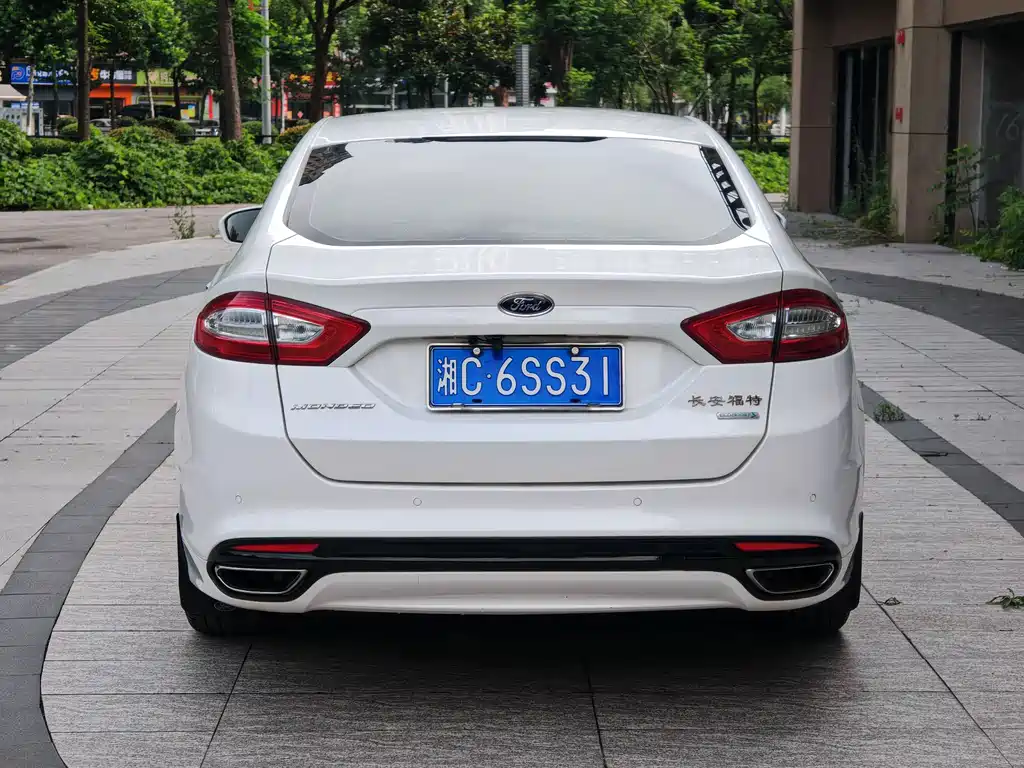 Ford Mondeo 2015 — фото 8