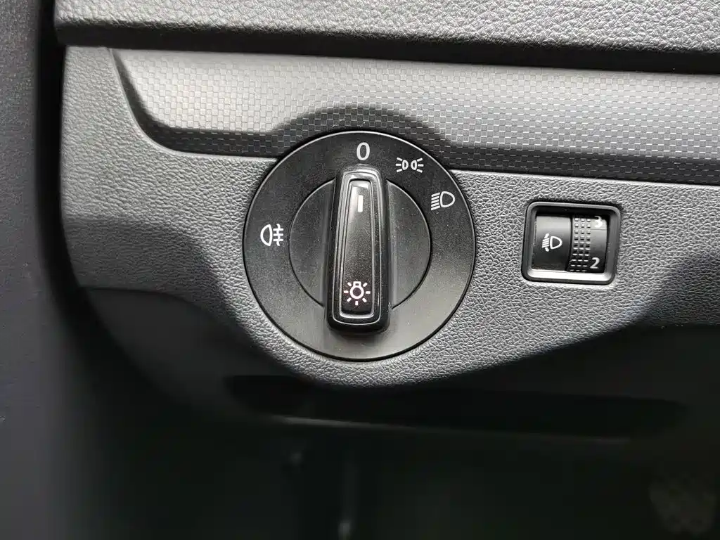 Volkswagen Jetta 2019 — фото 21
