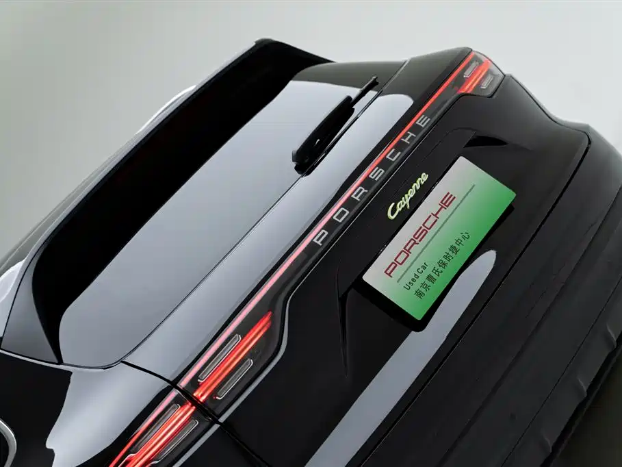 Porsche Cayenne Hybrid 2022 — фото 10