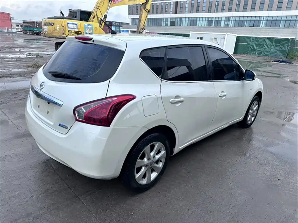 Nissan Tiida 2015 — фото 13