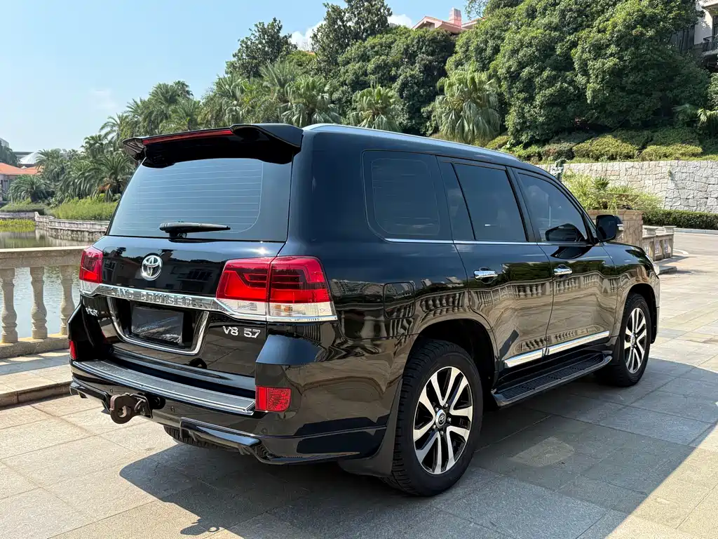 Toyota Land Cruiser 2019 — фото 15