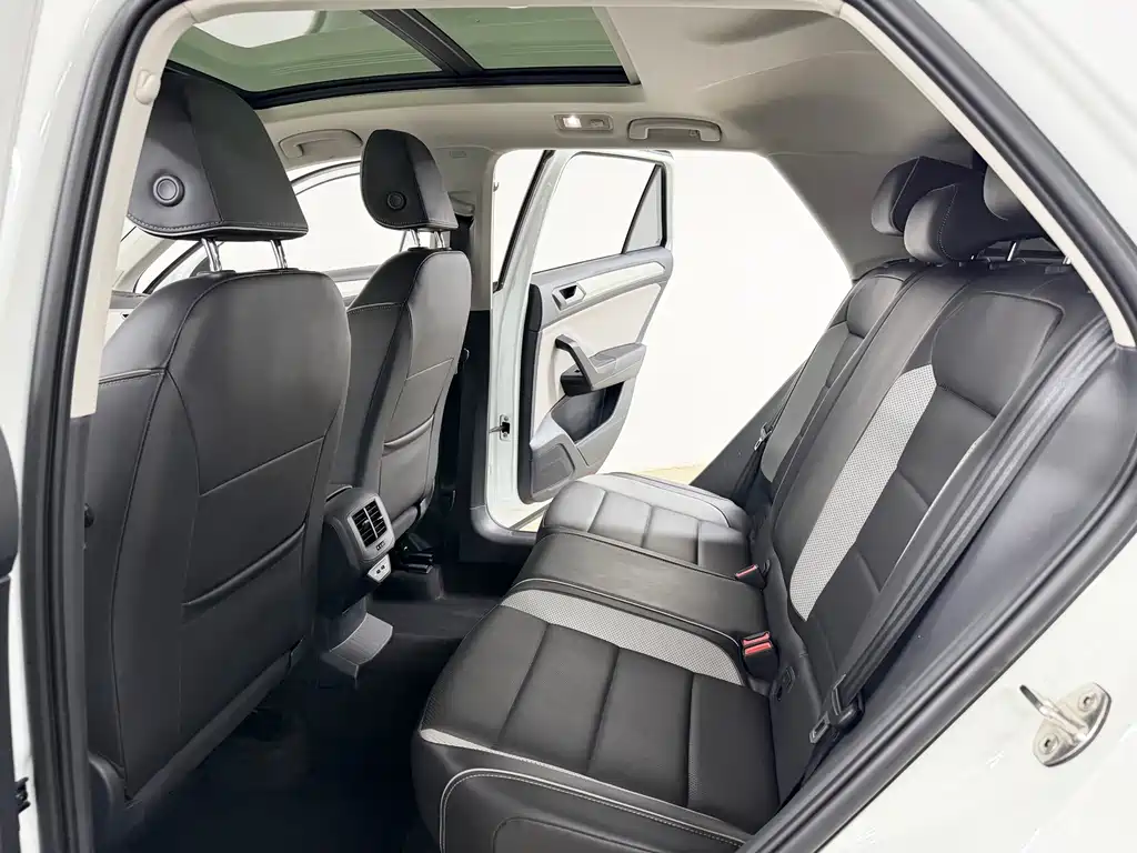 Volkswagen T-Roc 2023 — фото 10