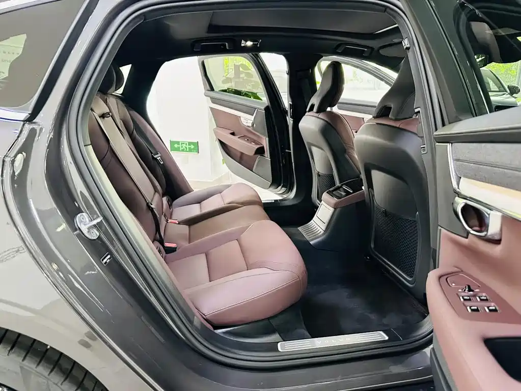 Volvo S90 Plug-In Hybrid 2026 — фото 10