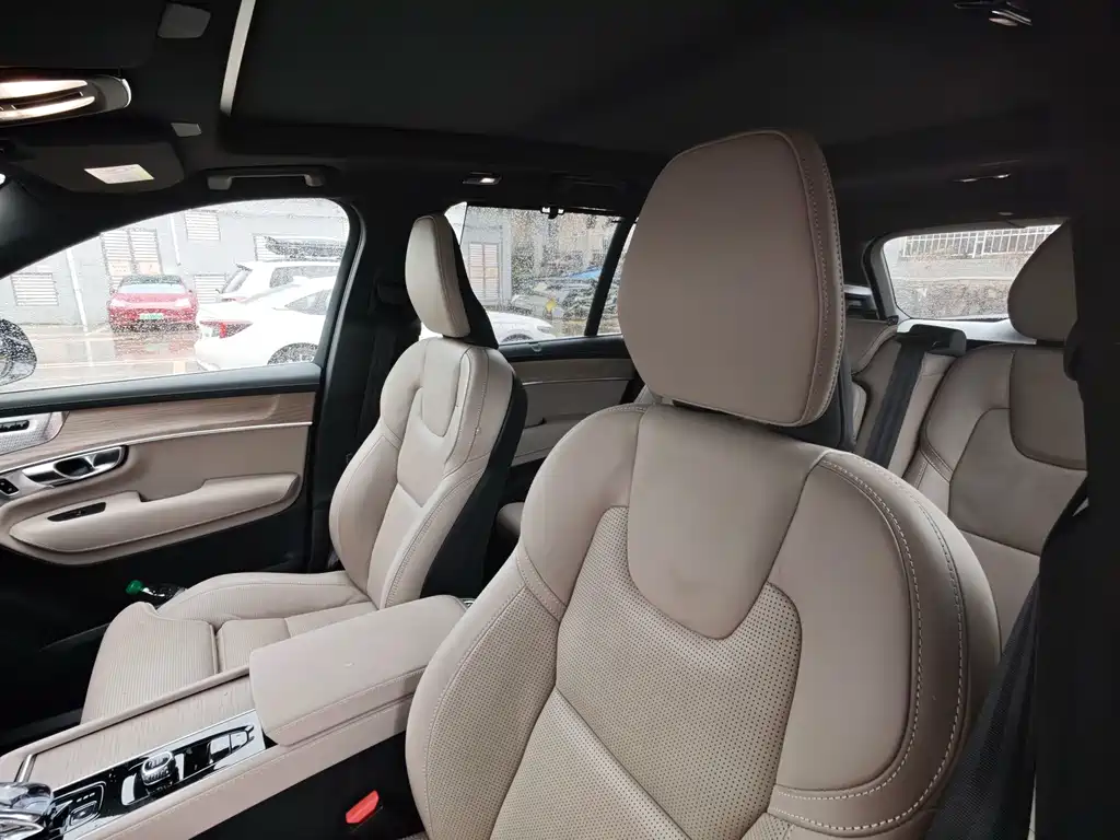 Volvo XC90 PHEV 2025 — фото 12
