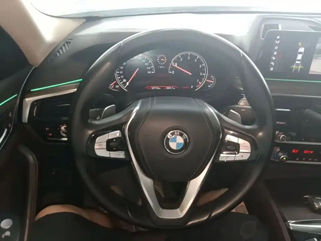 BMW 5 Series 2018 — фото 11