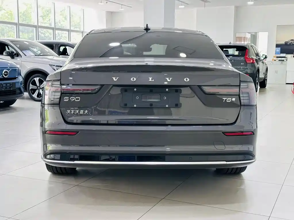 Volvo S90 Plug-In Hybrid 2026 — фото 18