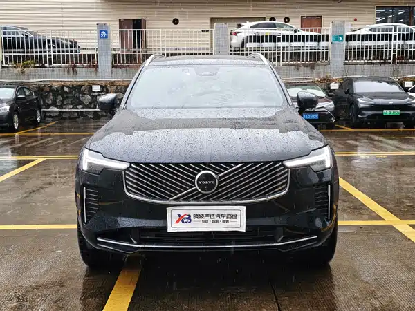 Volvo XC90 Plug-In Hybrid 2025