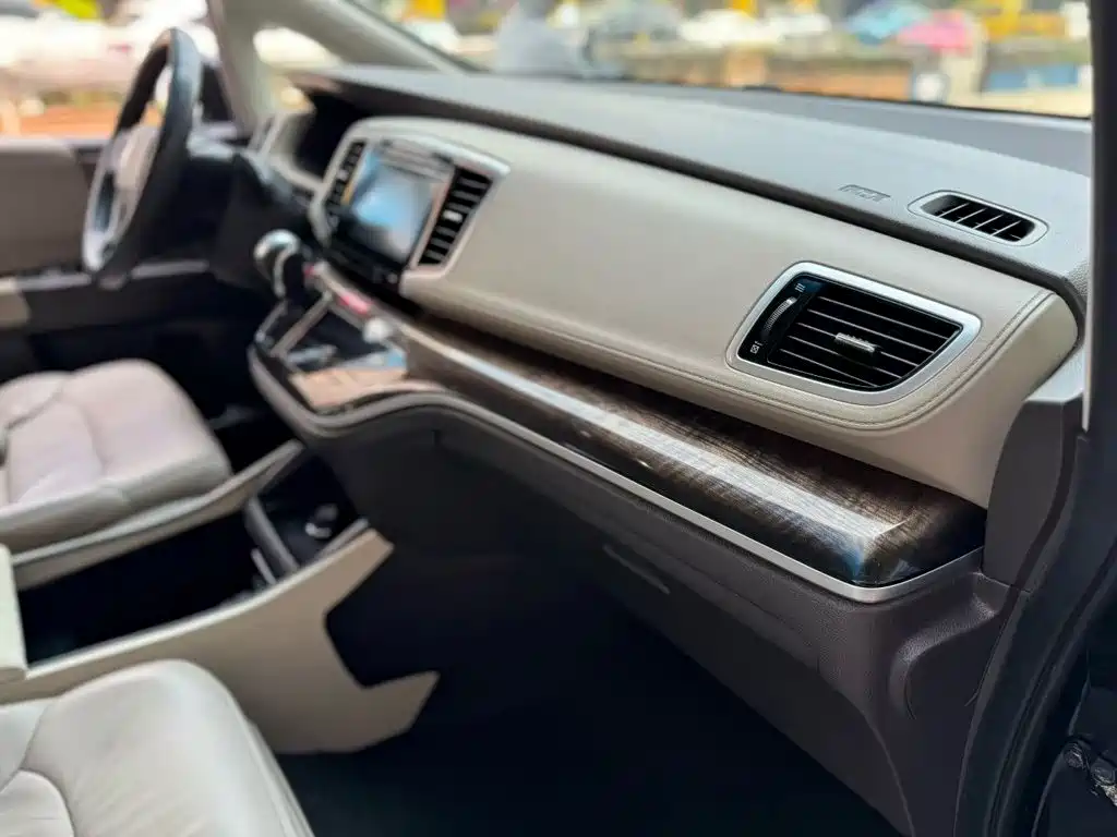 Honda Odyssey 2015 — фото 9