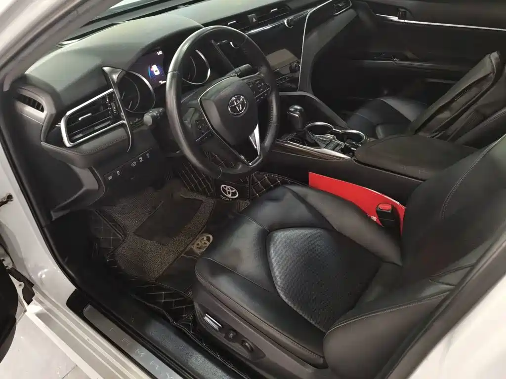 Toyota Camry 2020 — фото 12