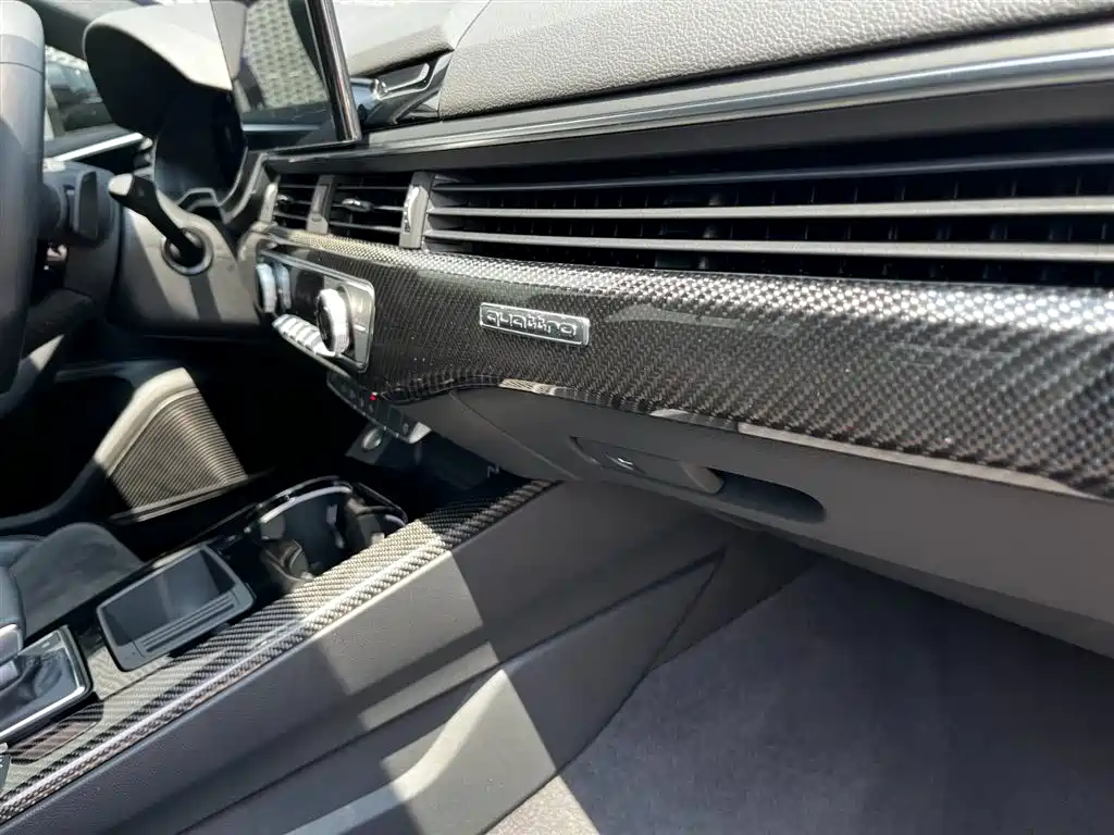 Audi A4L 2023 — фото 23