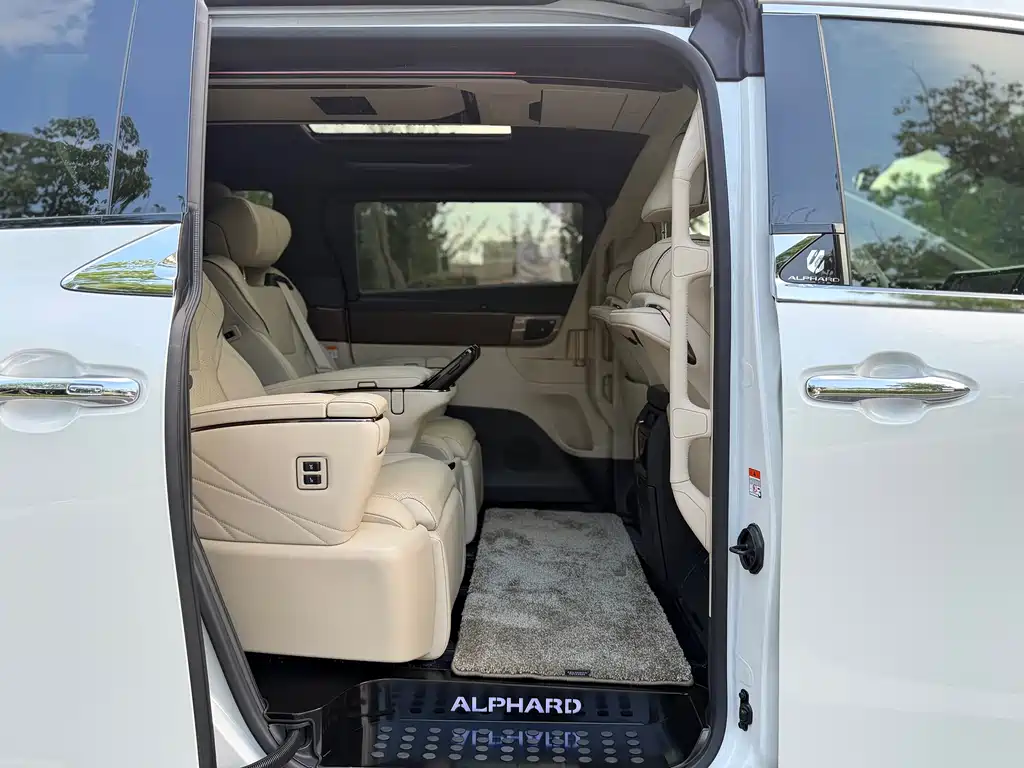 Toyota Alphard 2024 — фото 24
