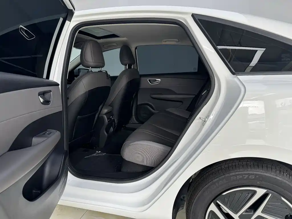 Roewe D6 2025