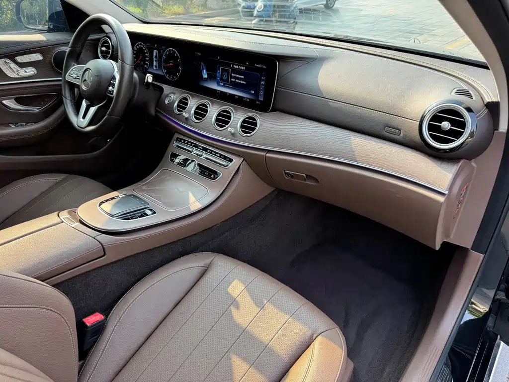 Mercedes-Benz E-Class 2020 — фото 22