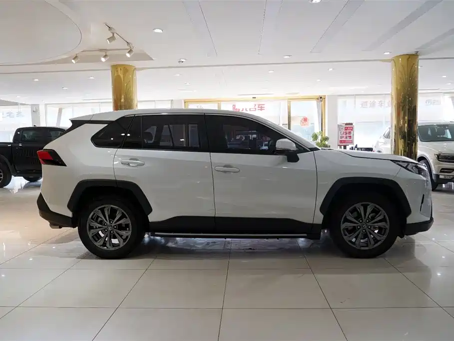 Toyota RAV4 2025 — фото 15
