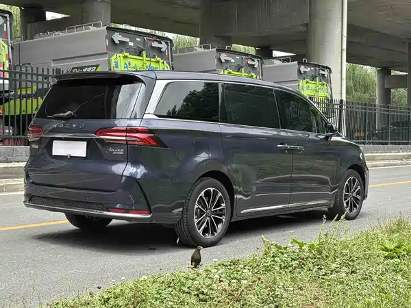 Roewe iMAX8 2021