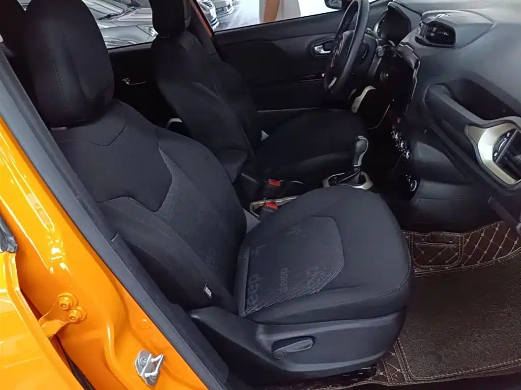 Jeep Renegade 2016 — фото 25