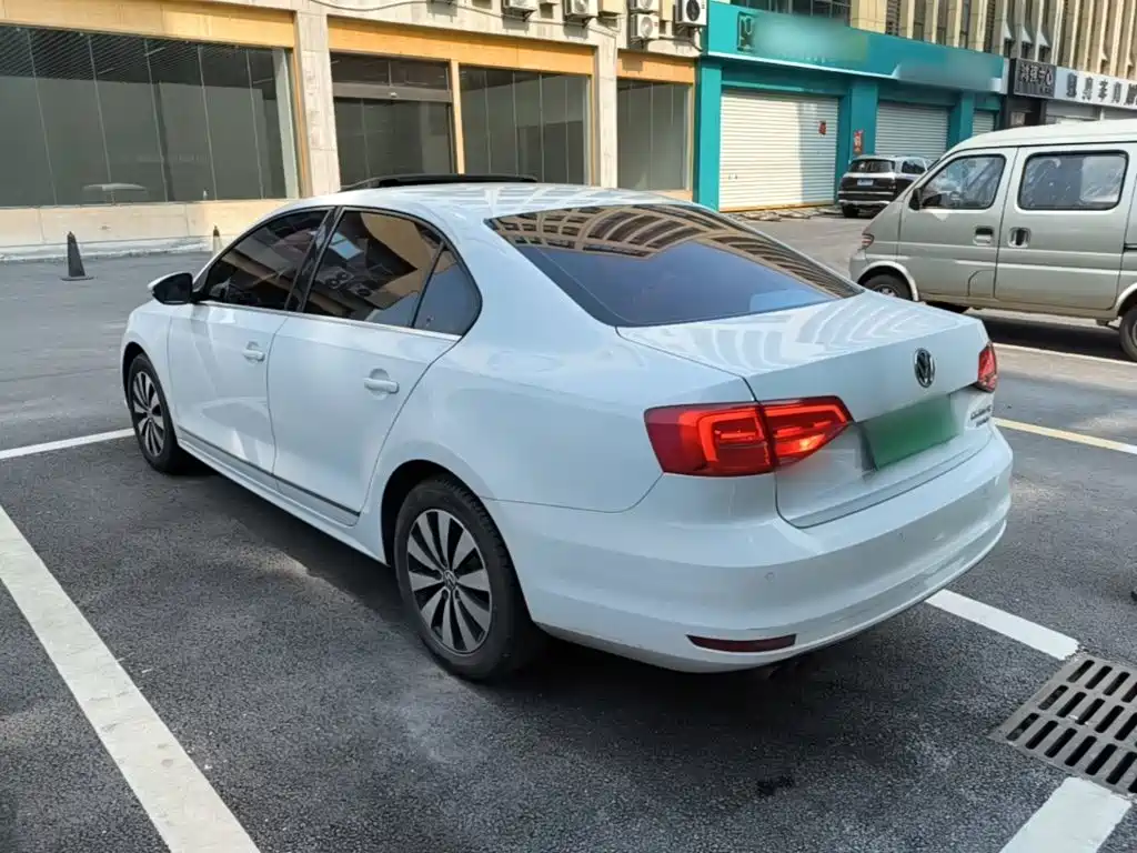 Volkswagen Sagitar 2016
