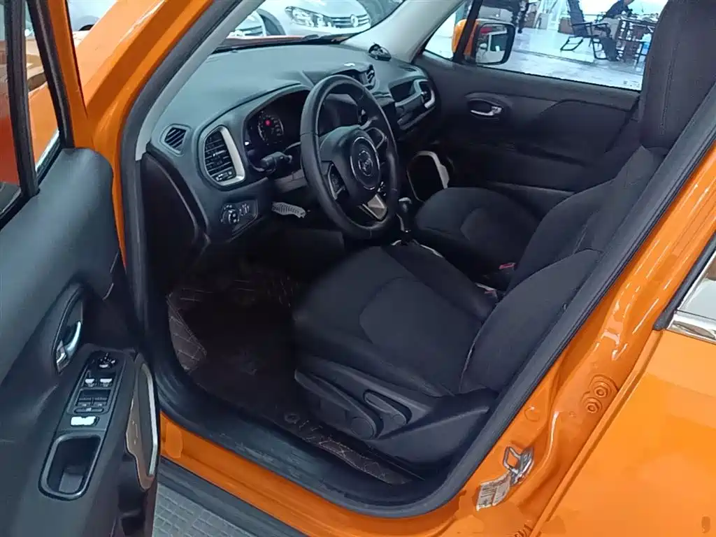 Jeep Renegade 2016 — фото 16