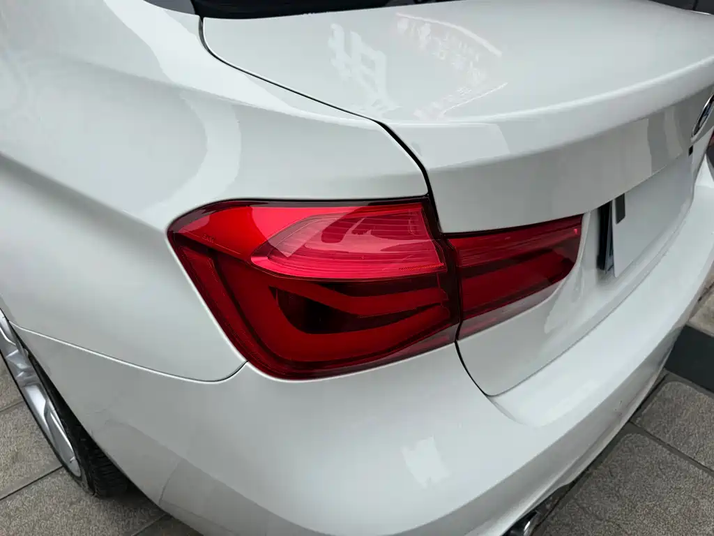 BMW 3 Series 2019 — фото 36