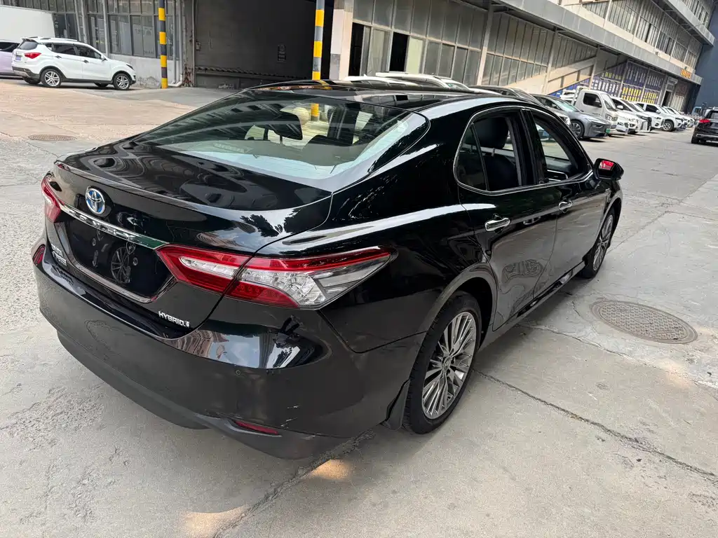 Toyota Camry 2018 — фото 5