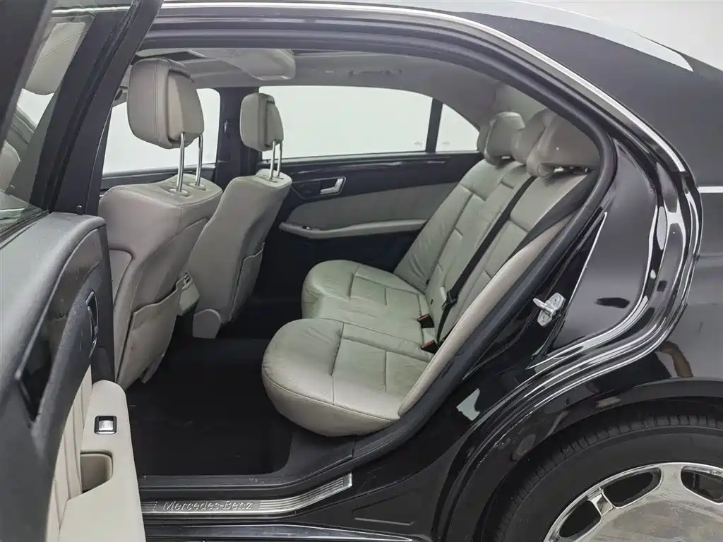 Mercedes-Benz E-Class 2013 — фото 15