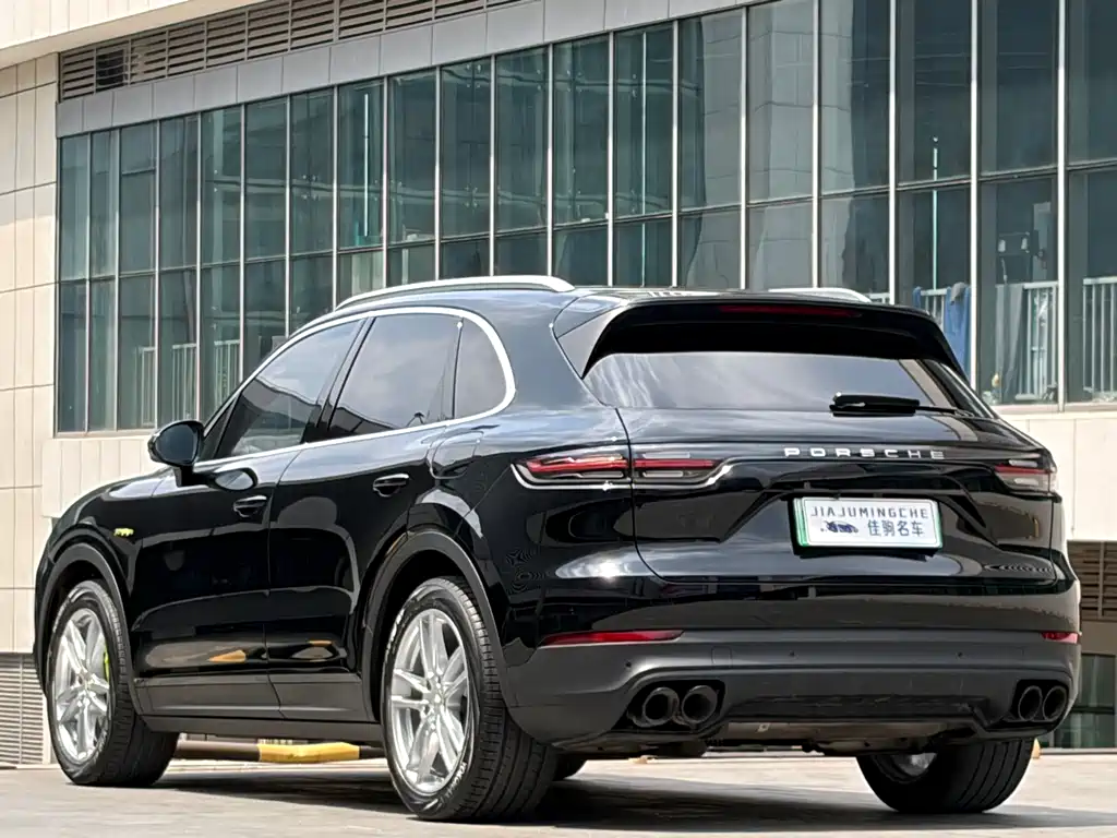 Porsche Cayenne Hybrid 2023