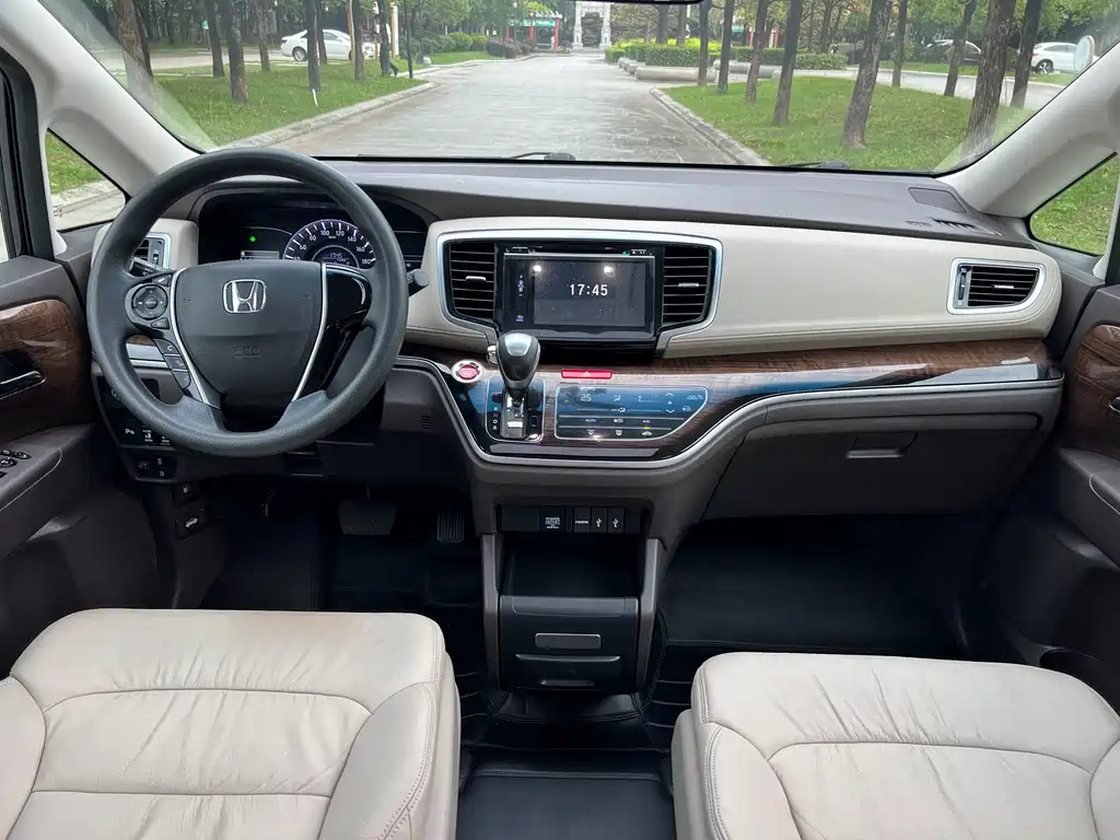 Honda Odyssey 2016 — фото 12