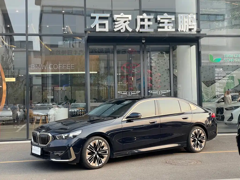 BMW 5 Series 2024 — фото 1