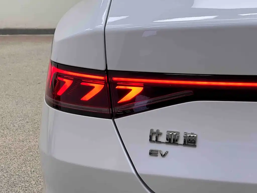 BYD Qin PLUS 2023 — фото 11