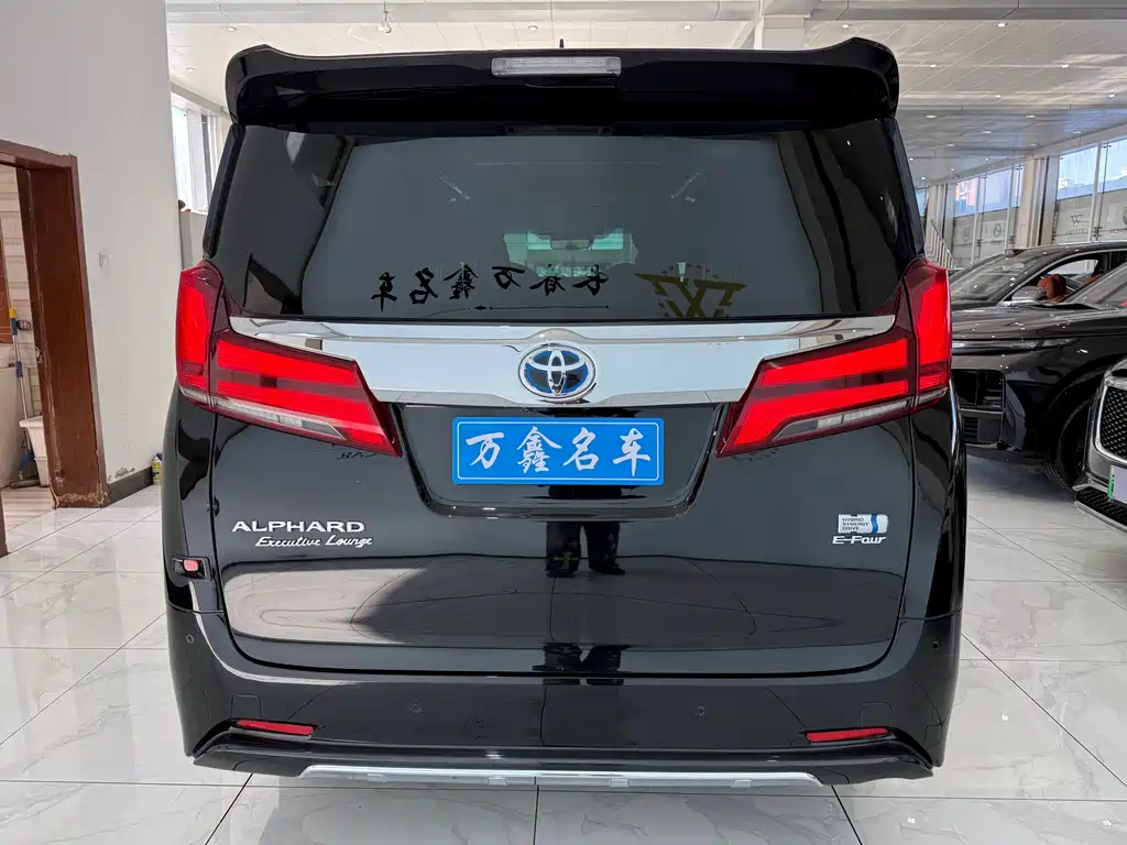 Toyota Alphard 2022 — фото 20