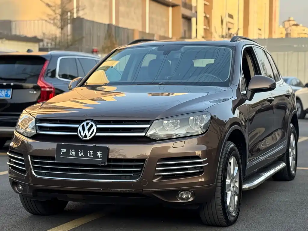 Volkswagen Touareg 2012 — фото 1