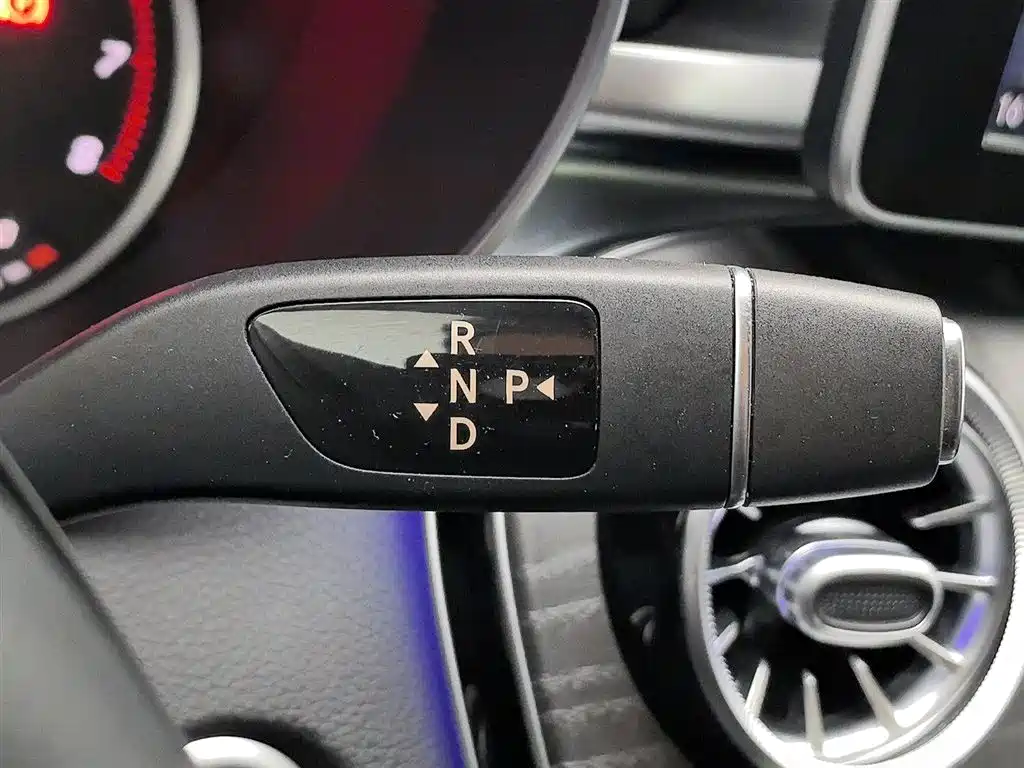 Mercedes-Benz C-Class 2018 — фото 13