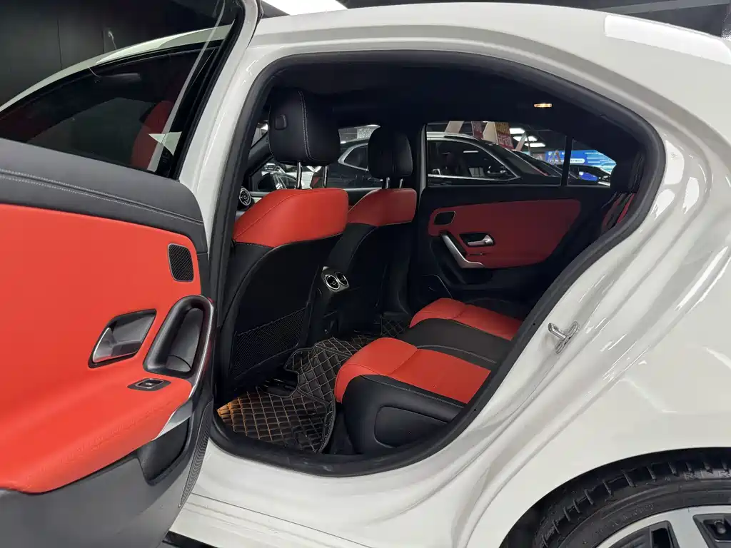 Mercedes-Benz A-Class AMG 2025 — фото 11