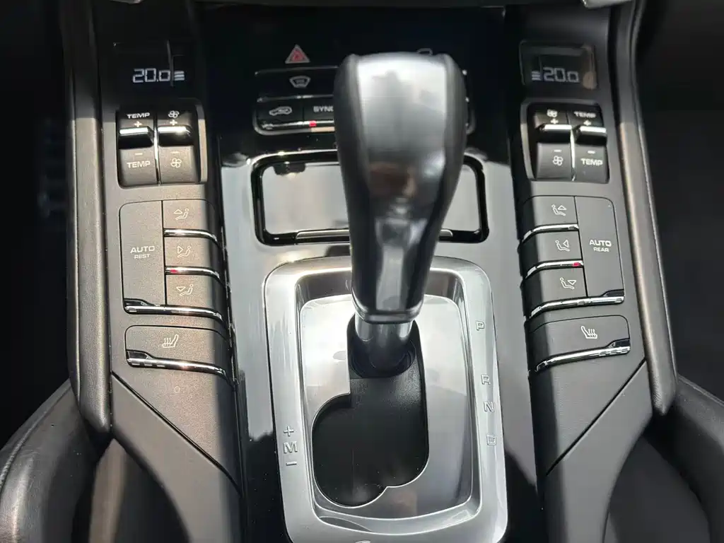 Porsche Cayenne 2016 — фото 17