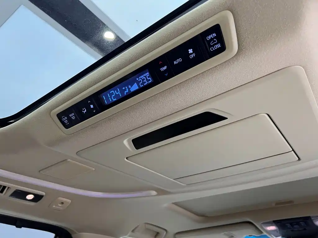 Toyota Alphard 2020 — фото 25